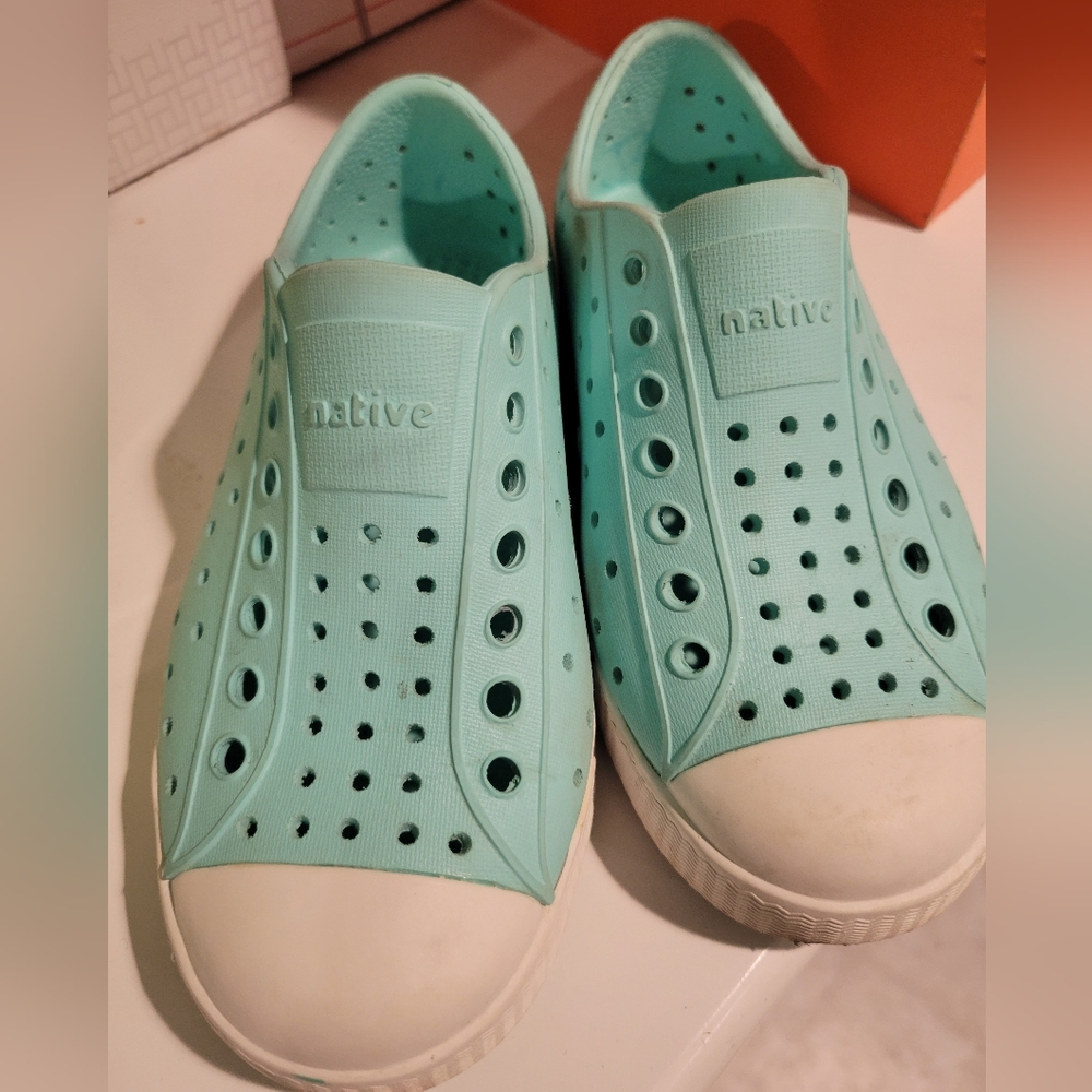Native shoes Aqua Kids Size 11